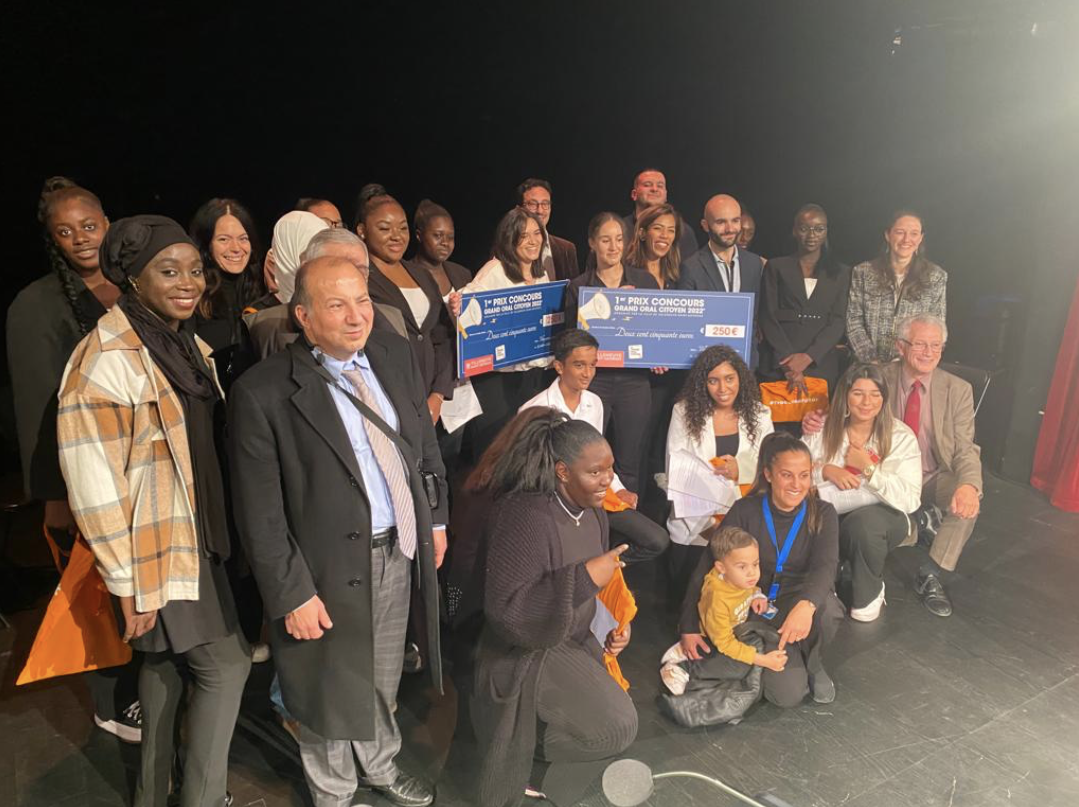 Photo de groupe lors d'une remise de prix